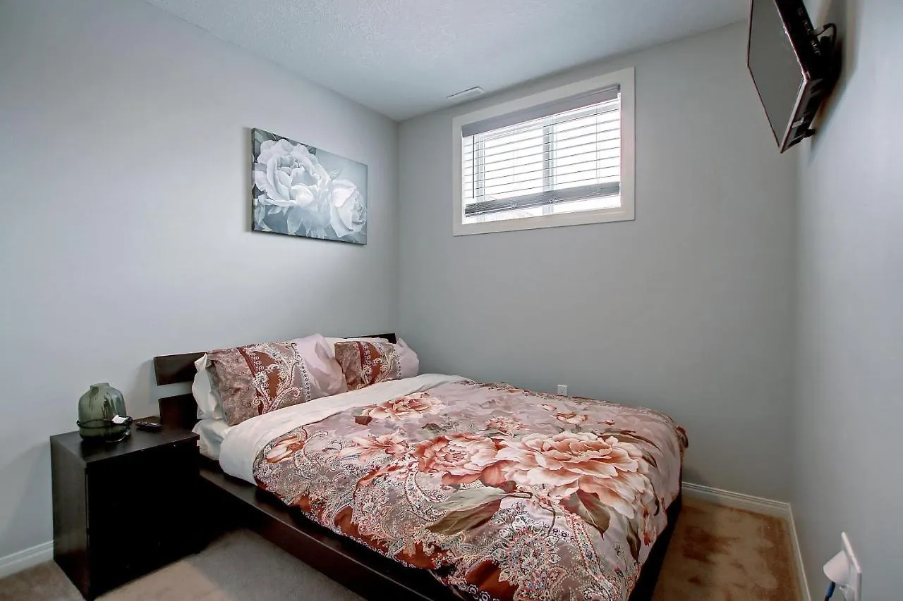 Comfortable & Spacious Basement Suite With Workstation In Panorama Calgary 0*,  Canada