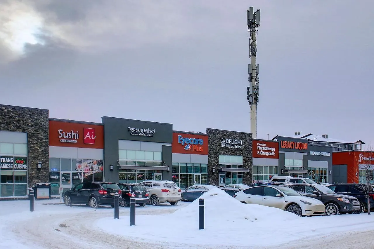 Comfortable & Spacious Basement Suite With Workstation In Panorama Calgary 0*,