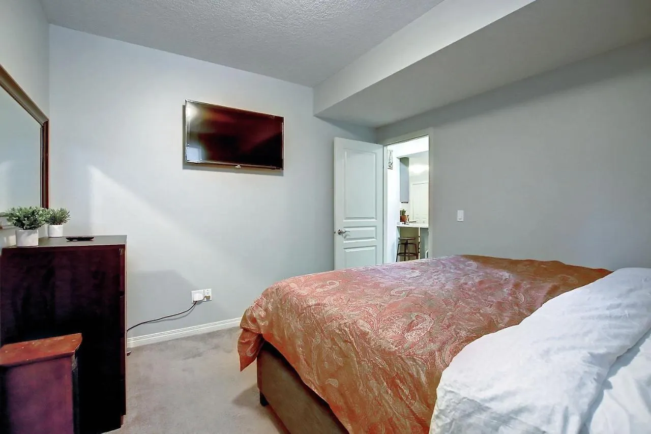 Apartment Comfortable & Spacious Basement Suite With Workstation In Panorama Calgary