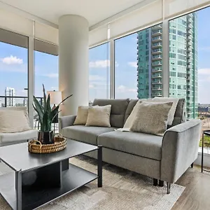 Modern Downtown 5 Min Walk Stampede Apartment